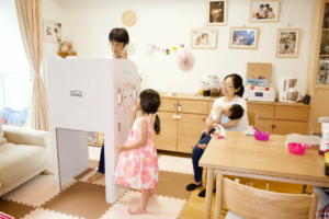 自宅でSOiROを使う子供の様子